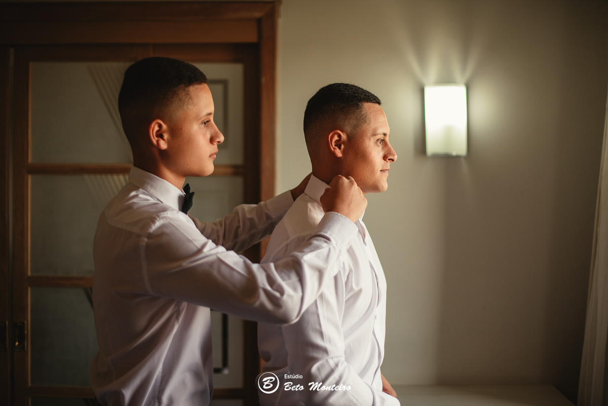 fotografo de casamento - videos de casamento - filmagem - casamento - cinegrafista - filmmaker - wedding - produtora - curitiba - estudio beto monteiro - casal - pre wedding - ana e matheus - le rechaud - first look - noiva se maquiando - 