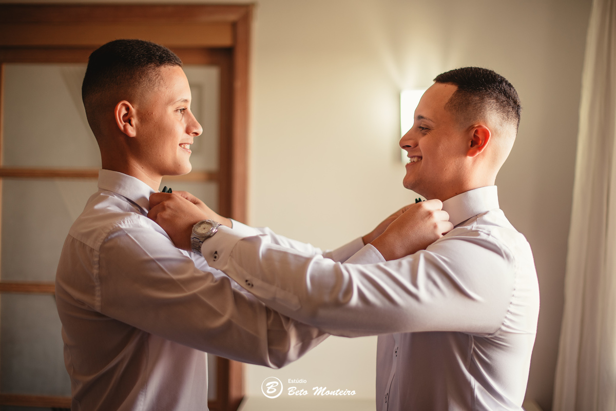 fotografo de casamento - videos de casamento - filmagem - casamento - cinegrafista - filmmaker - wedding - produtora - curitiba - estudio beto monteiro - casal - pre wedding - ana e matheus - le rechaud - first look - noiva se maquiando - 