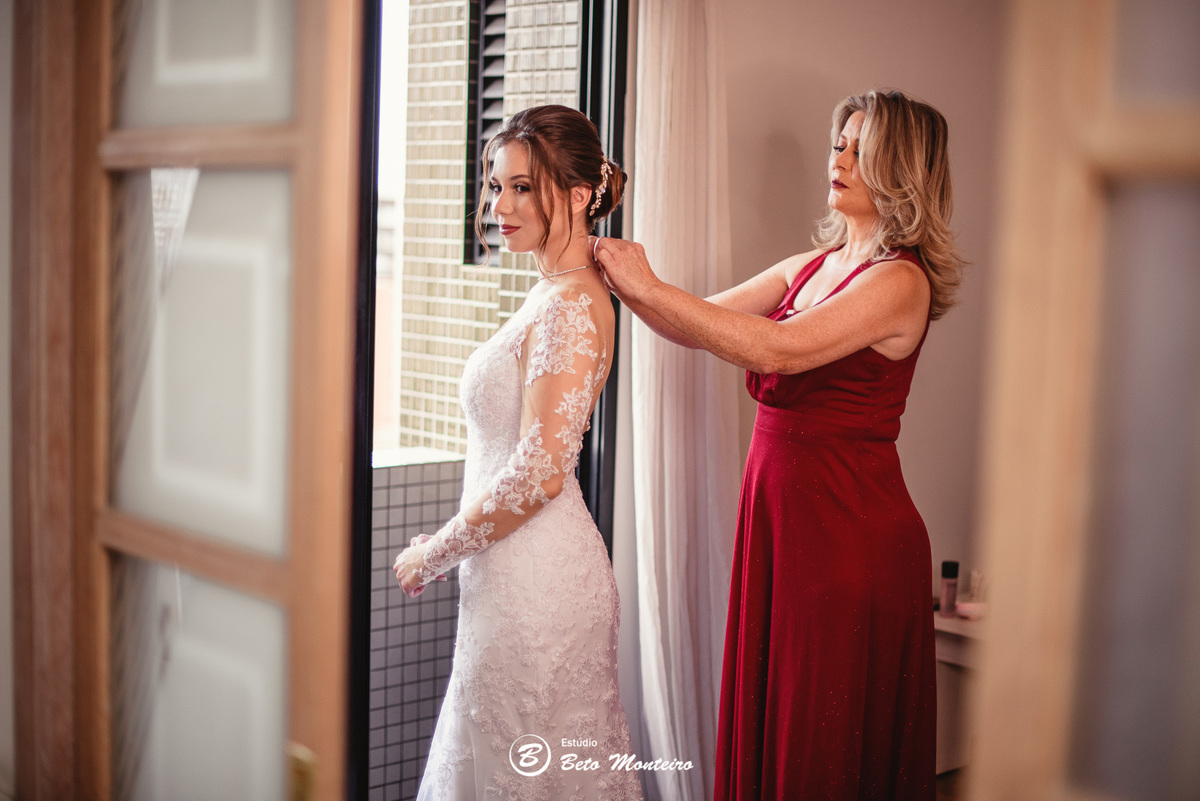 fotografo de casamento - videos de casamento - filmagem - casamento - cinegrafista - filmmaker - wedding - produtora - curitiba - estudio beto monteiro - casal - pre wedding - ana e matheus - le rechaud - first look - noiva se maquiando - 