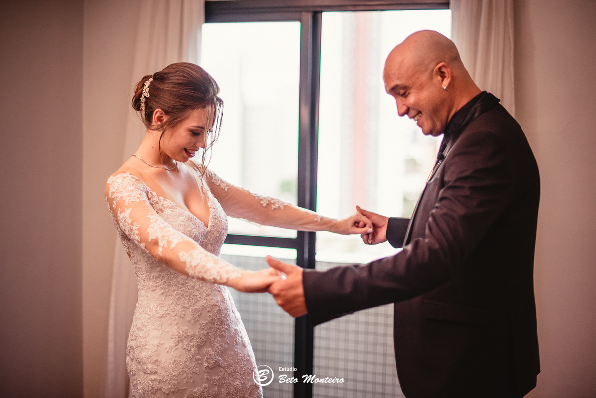 fotografo de casamento - videos de casamento - filmagem - casamento - cinegrafista - filmmaker - wedding - produtora - curitiba - estudio beto monteiro - casal - pre wedding - ana e matheus - le rechaud - first look - noiva se maquiando - 