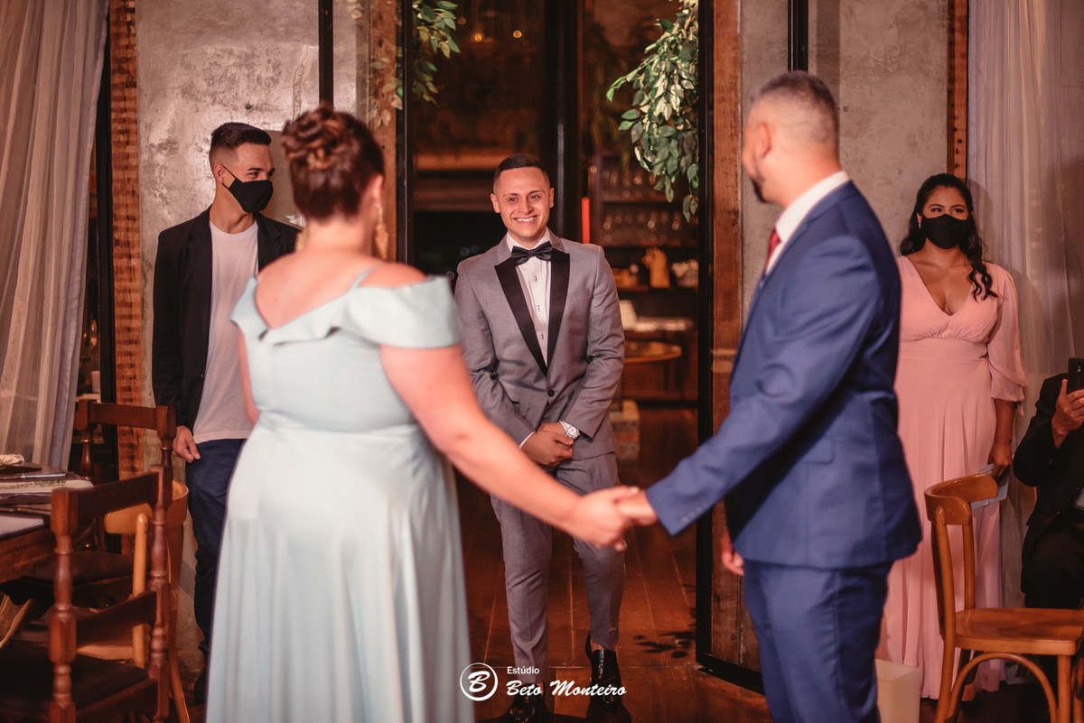 fotografo de casamento - videos de casamento - filmagem - casamento - cinegrafista - filmmaker - wedding - produtora - curitiba - estudio beto monteiro - casal - pre wedding - ana e matheus - le rechaud - first look - noiva se maquiando - 