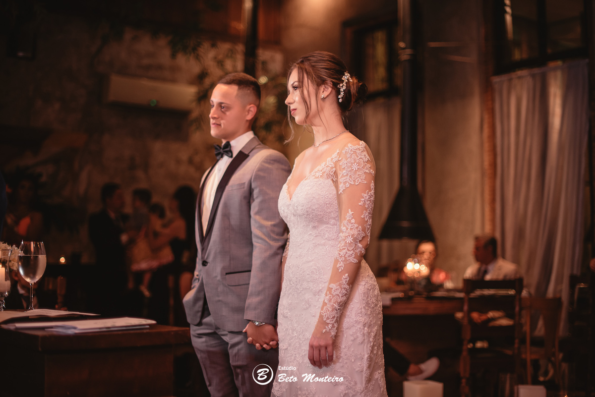 fotografo de casamento - videos de casamento - filmagem - casamento - cinegrafista - filmmaker - wedding - produtora - curitiba - estudio beto monteiro - casal - pre wedding - ana e matheus - le rechaud - first look - noiva se maquiando - 