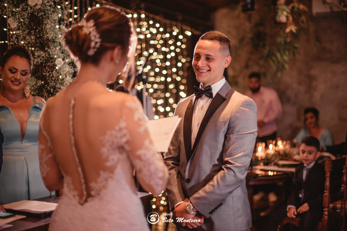 fotografo de casamento - videos de casamento - filmagem - casamento - cinegrafista - filmmaker - wedding - produtora - curitiba - estudio beto monteiro - casal - pre wedding - ana e matheus - le rechaud - first look - noiva se maquiando - 