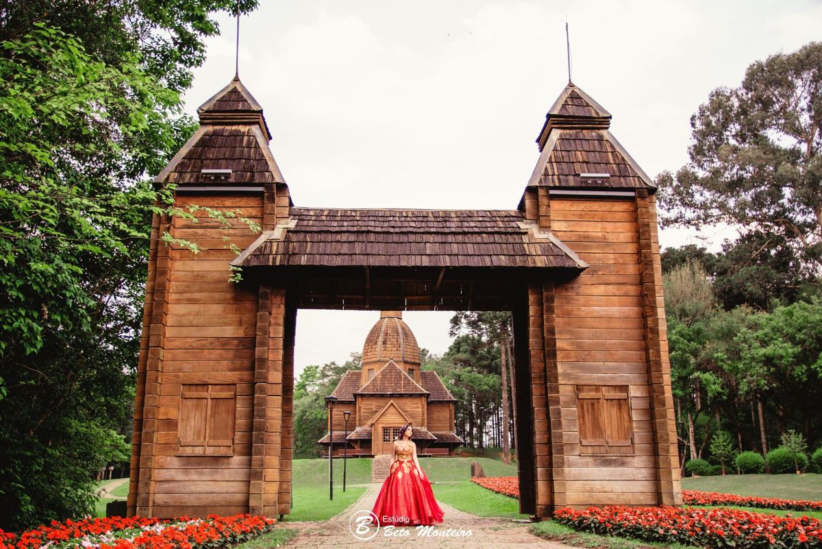 Aniversário de 15 anos - Foto e Filmagem - Debutante - Estúdio Beto Monteiro - Curitiba - fotografo de 15 anos - sessao de fotos - book de fotos - book de 15 anos - fotografo - Gabi - Rober e Gabi - Ana Cecilia - memorial ucraniano - parque tingui