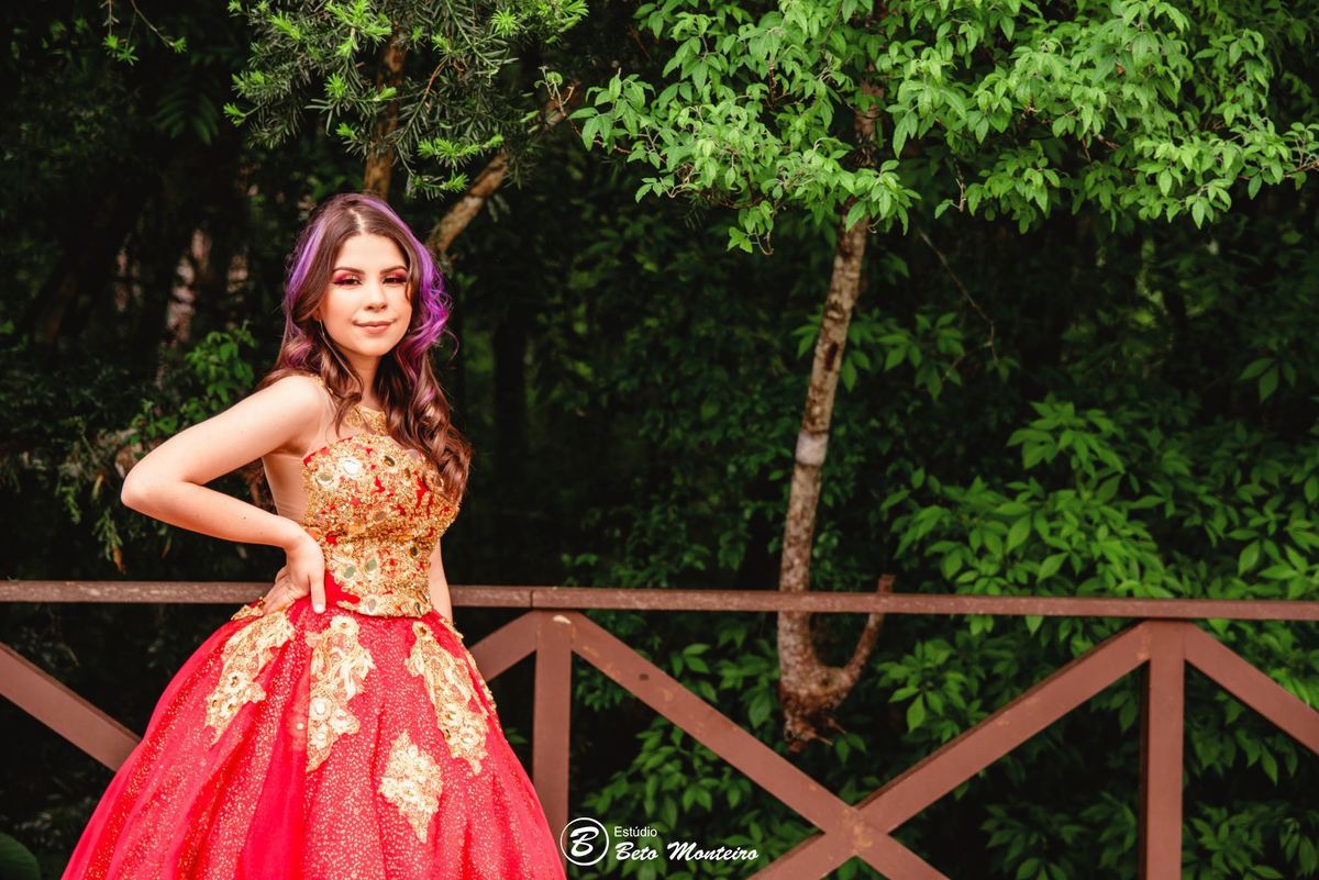 Aniversário de 15 anos - Foto e Filmagem - Debutante - Estúdio Beto Monteiro - Curitiba - fotografo de 15 anos - sessao de fotos - book de fotos - book de 15 anos - fotografo - Gabi - Rober e Gabi - Ana Cecilia - memorial ucraniano - parque tingui