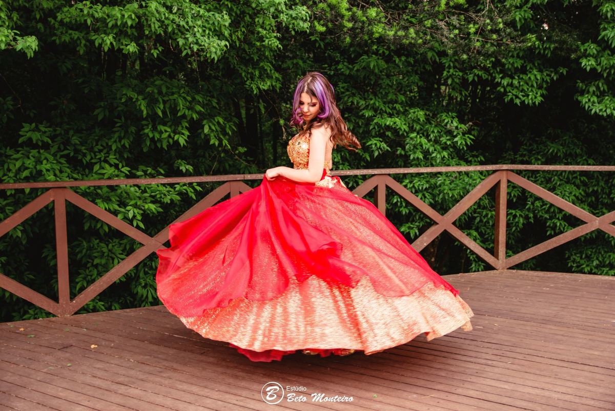 Aniversário de 15 anos - Foto e Filmagem - Debutante - Estúdio Beto Monteiro - Curitiba - fotografo de 15 anos - sessao de fotos - book de fotos - book de 15 anos - fotografo - Gabi - Rober e Gabi - Ana Cecilia - memorial ucraniano - parque tingui