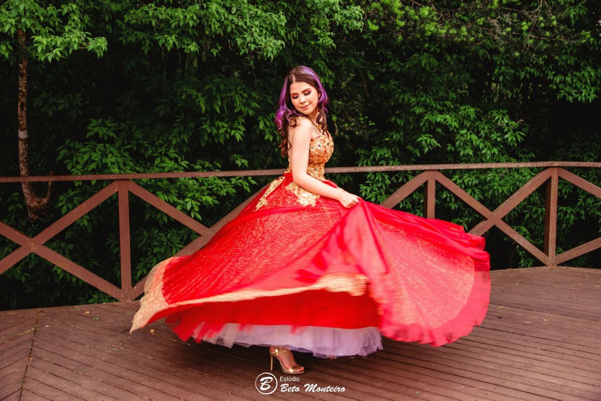 Aniversário de 15 anos - Foto e Filmagem - Debutante - Estúdio Beto Monteiro - Curitiba - fotografo de 15 anos - sessao de fotos - book de fotos - book de 15 anos - fotografo - Gabi - Rober e Gabi - Ana Cecilia - memorial ucraniano - parque tingui