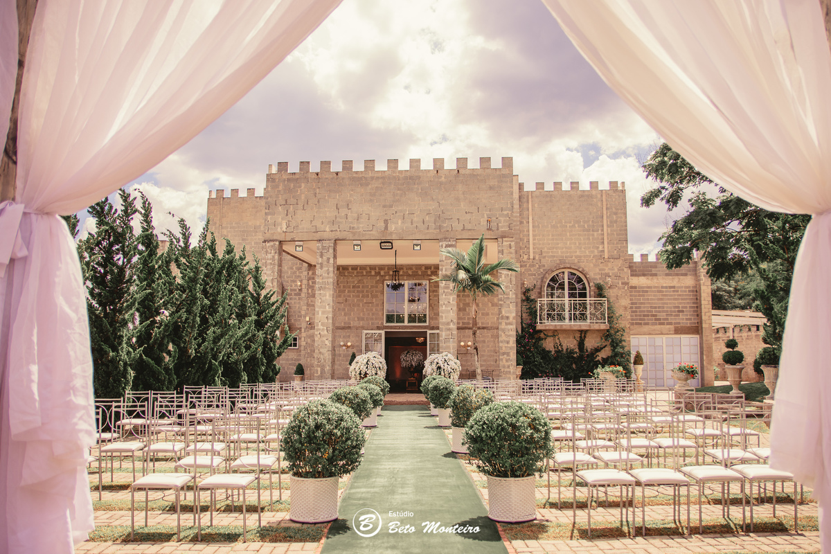 fotografo de casamento - videos de casamento - filmagem - casamento - cinegrafista - filmmaker - wedding - produtora - curitiba - estudio beto monteiro - casal - pre wedding - Thaís Govea e Felipe Naldony - Castello Reale Colombo - ar livre - externo