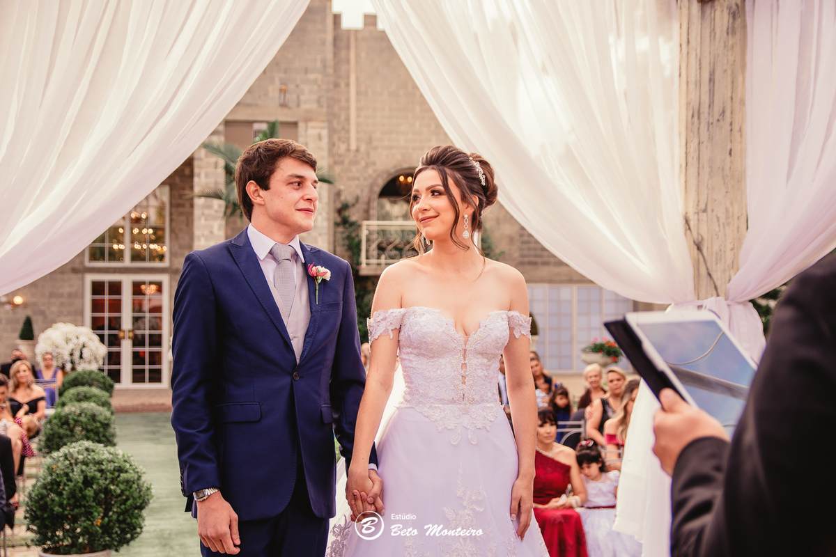 fotografo de casamento - videos de casamento - filmagem - casamento - cinegrafista - filmmaker - wedding - produtora - curitiba - estudio beto monteiro - casal - pre wedding - Thaís Govea e Felipe Naldony - Castello Reale Colombo - ar livre - externo