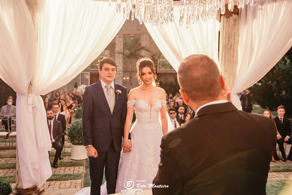 fotografo de casamento - videos de casamento - filmagem - casamento - cinegrafista - filmmaker - wedding - produtora - curitiba - estudio beto monteiro - casal - pre wedding - Thaís Govea e Felipe Naldony - Castello Reale Colombo - ar livre - externo