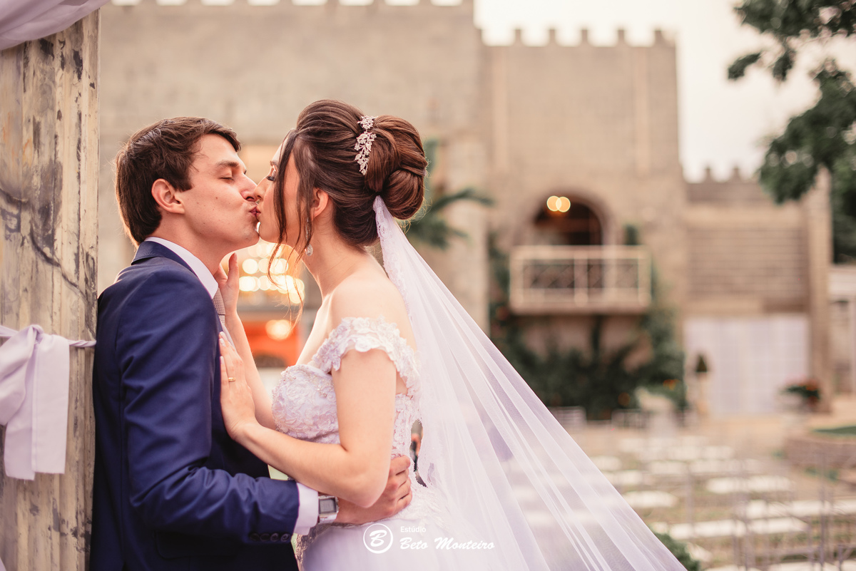 fotografo de casamento - videos de casamento - filmagem - casamento - cinegrafista - filmmaker - wedding - produtora - curitiba - estudio beto monteiro - casal - pre wedding - Thaís Govea e Felipe Naldony - Castello Reale Colombo - ar livre - externo