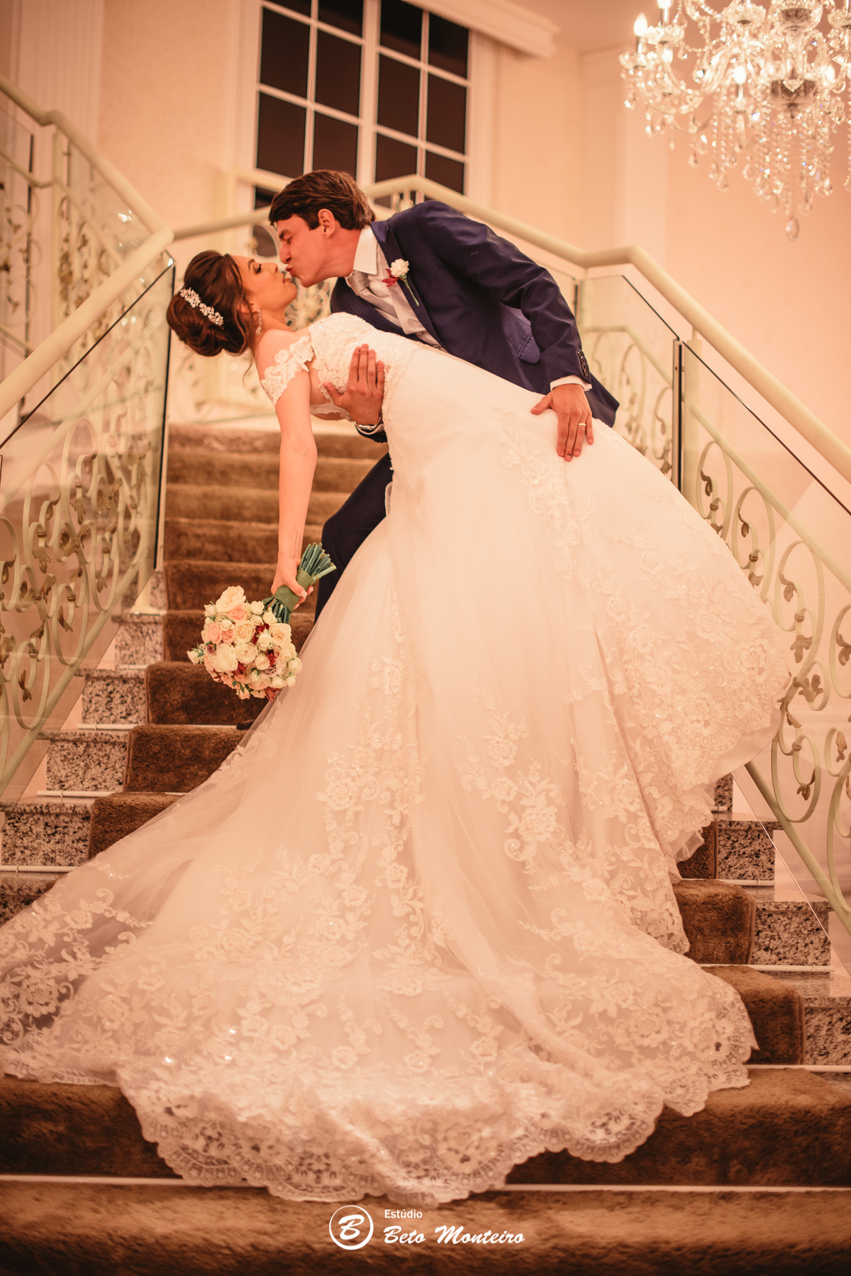 fotografo de casamento - videos de casamento - filmagem - casamento - cinegrafista - filmmaker - wedding - produtora - curitiba - estudio beto monteiro - casal - pre wedding - Thaís Govea e Felipe Naldony - Castello Reale Colombo - ar livre - externo