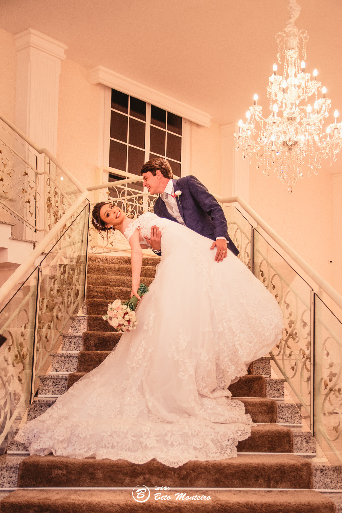 fotografo de casamento - videos de casamento - filmagem - casamento - cinegrafista - filmmaker - wedding - produtora - curitiba - estudio beto monteiro - casal - pre wedding - Thaís Govea e Felipe Naldony - Castello Reale Colombo - ar livre - externo