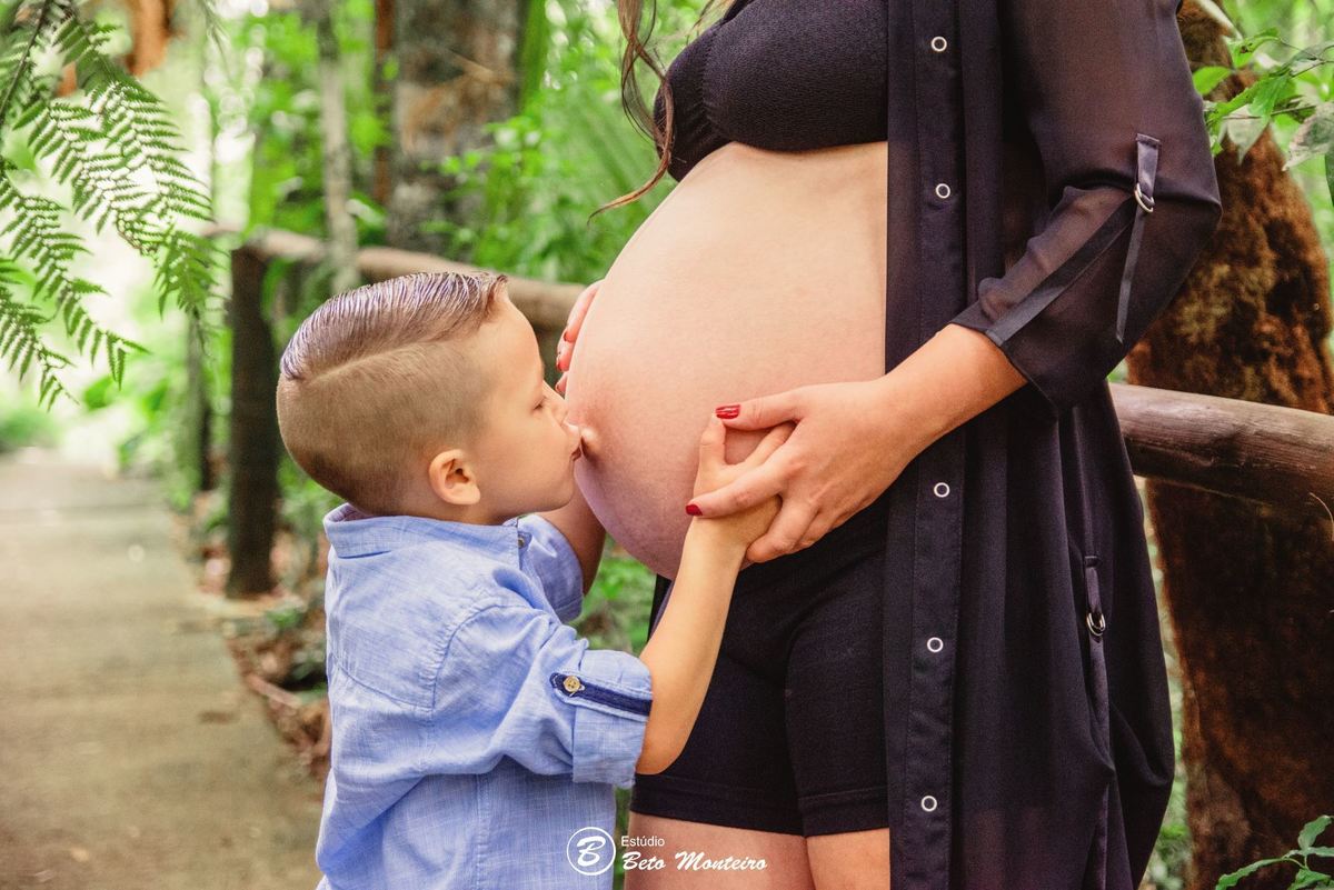 Book Gestante e Familia em Curitiba - Book gestante São José dos Pinhais - Book de gestante lifestyle - Fotos ao ar livre - Grávida - Gestação - Estudio Beto Monteiro - Pesque Pague Recanto das Flores - Suellen - Leandro - Bernardo - Louise