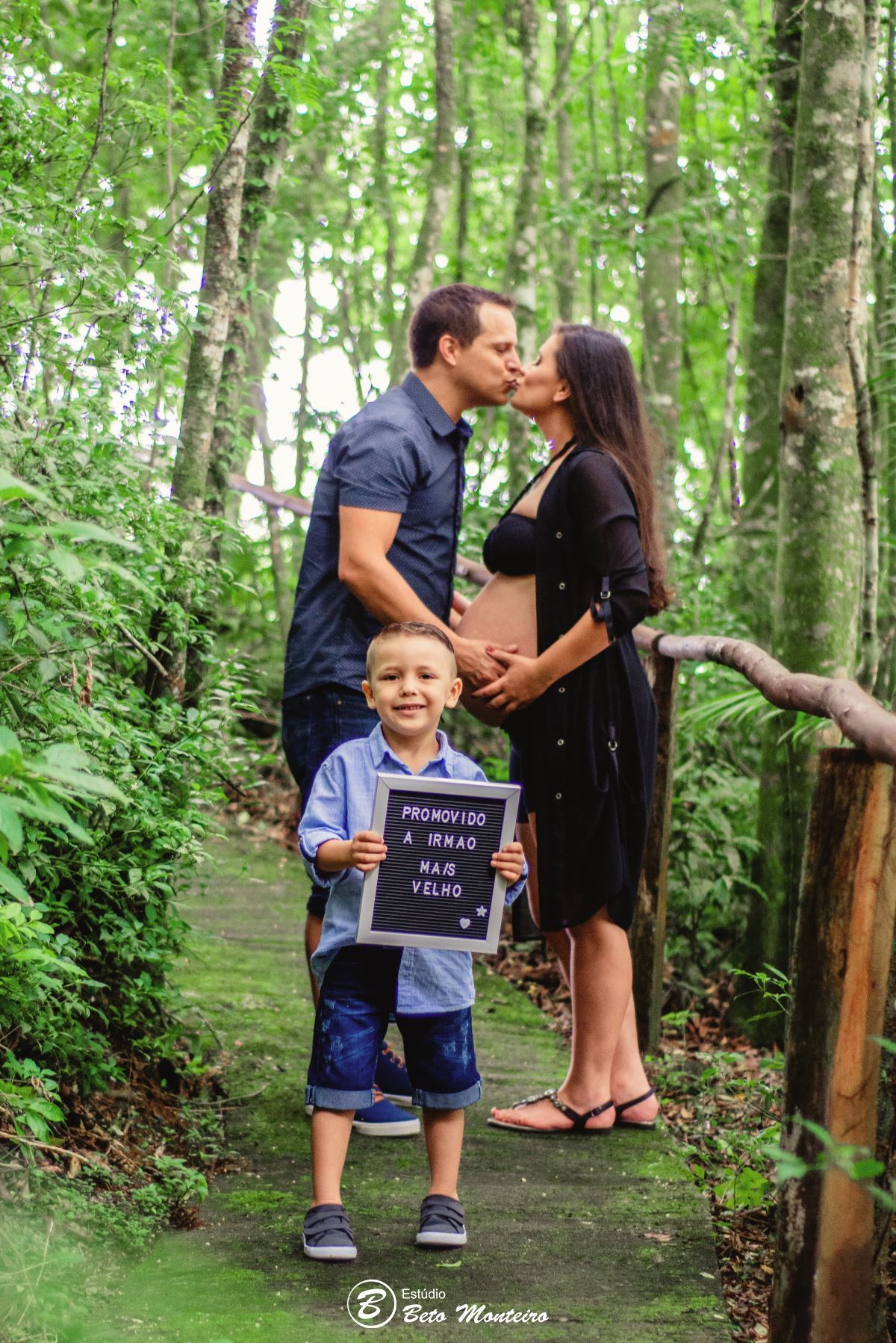 Book Gestante e Familia em Curitiba - Book gestante São José dos Pinhais - Book de gestante lifestyle - Fotos ao ar livre - Grávida - Gestação - Estudio Beto Monteiro - Pesque Pague Recanto das Flores - Suellen - Leandro - Bernardo - Louise