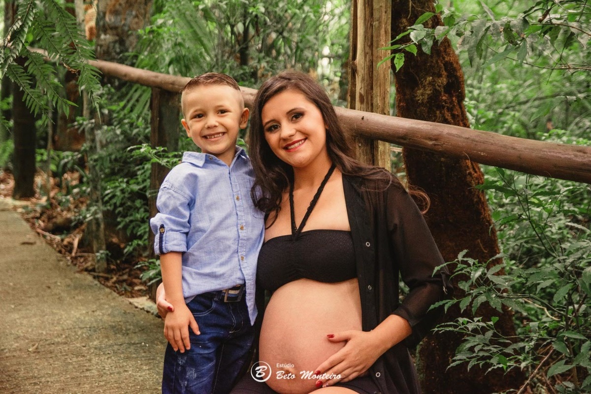 Book Gestante e Familia em Curitiba - Book gestante São José dos Pinhais - Book de gestante lifestyle - Fotos ao ar livre - Grávida - Gestação - Estudio Beto Monteiro - Pesque Pague Recanto das Flores - Suellen - Leandro - Bernardo - Louise
