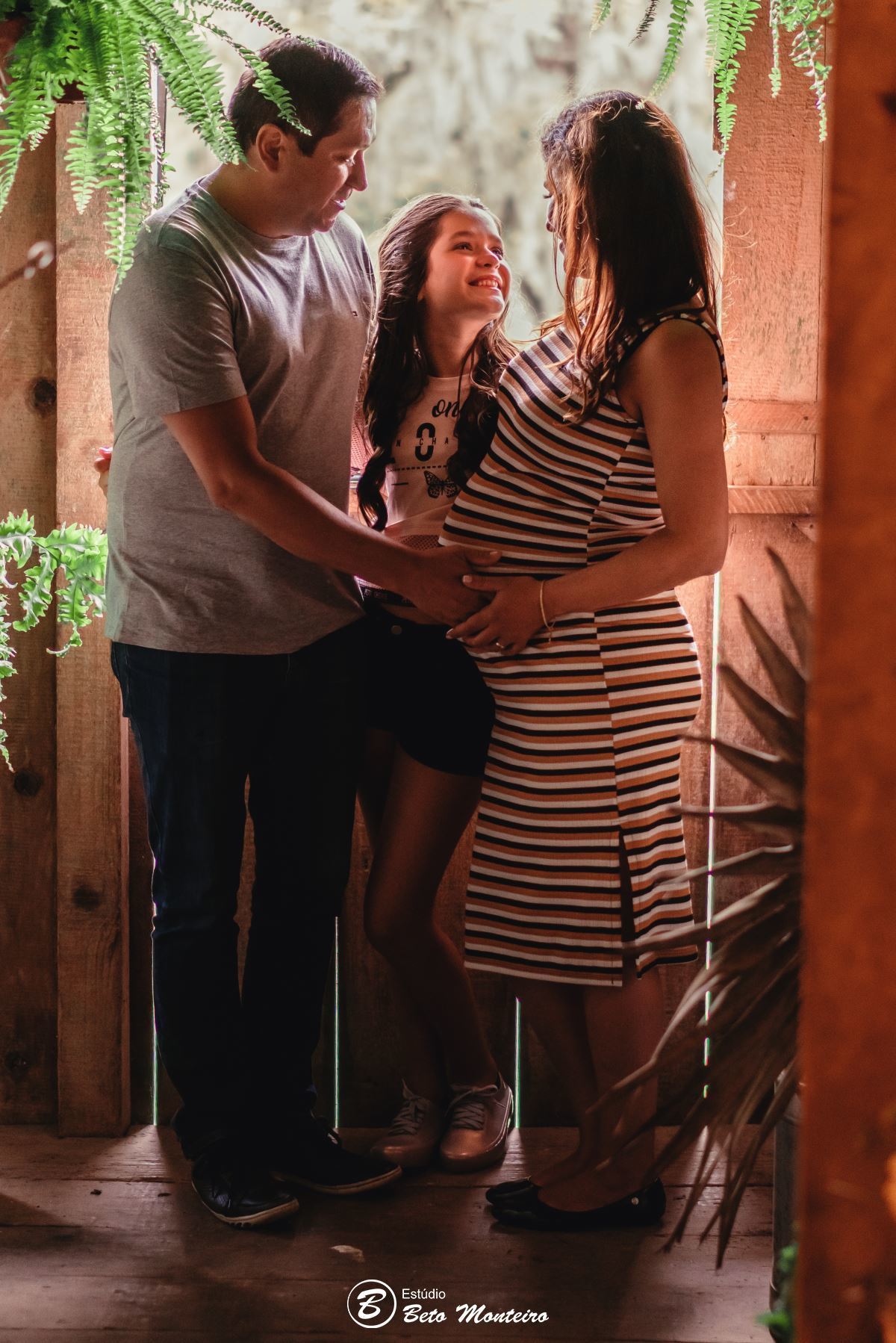 Book Gestante e Familia em Curitiba - Book gestante São José dos Pinhais - Book de gestante lifestyle - Fotos ao ar livre - Grávida - Gestação - Estúdio Beto Monteiro - Chácara Ienkot - Luciana- Isabela - Luiza - André