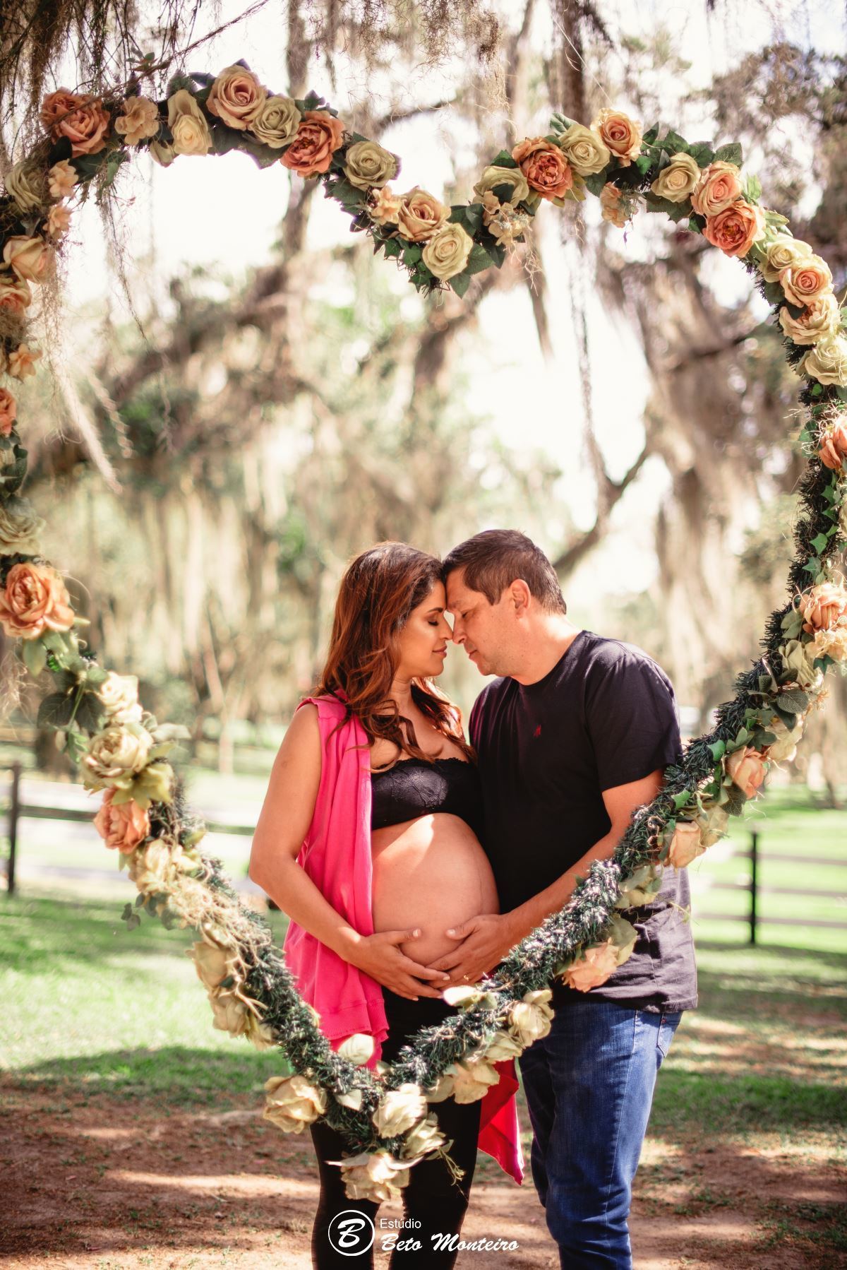 Book Gestante e Familia em Curitiba - Book gestante São José dos Pinhais - Book de gestante lifestyle - Fotos ao ar livre - Grávida - Gestação - Estúdio Beto Monteiro - Chácara Ienkot - Luciana- Isabela - Luiza - André