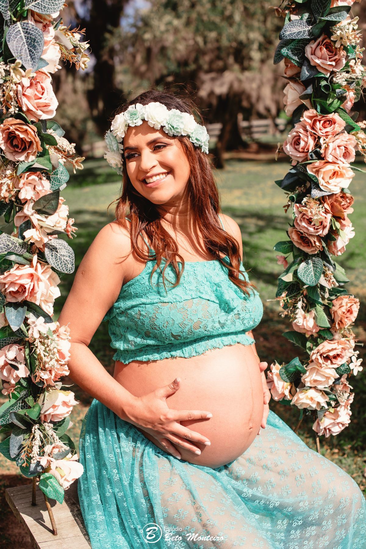 Book Gestante e Familia em Curitiba - Book gestante São José dos Pinhais - Book de gestante lifestyle - Fotos ao ar livre - Grávida - Gestação - Estúdio Beto Monteiro - Chácara Ienkot - Luciana- Isabela - Luiza - André