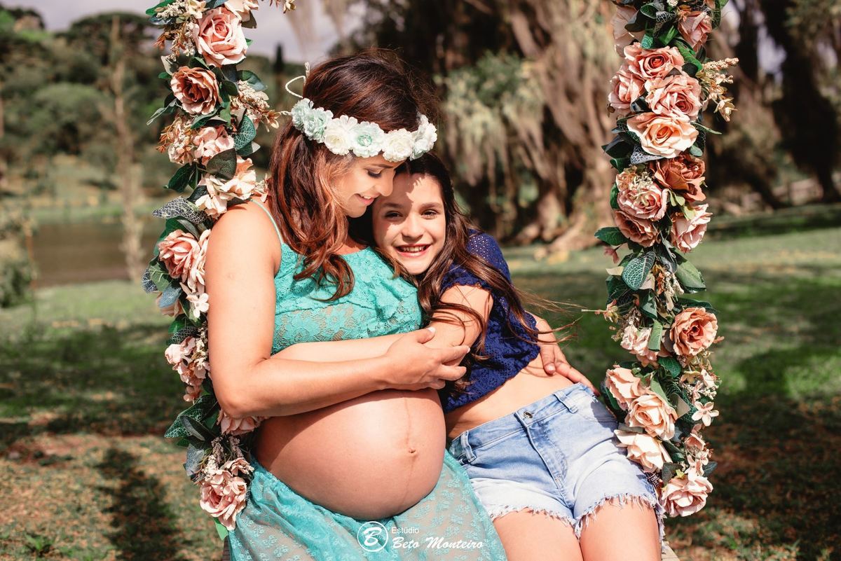 Book Gestante e Familia em Curitiba - Book gestante São José dos Pinhais - Book de gestante lifestyle - Fotos ao ar livre - Grávida - Gestação - Estúdio Beto Monteiro - Chácara Ienkot - Luciana- Isabela - Luiza - André