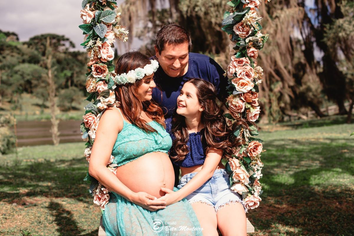 Book Gestante e Familia em Curitiba - Book gestante São José dos Pinhais - Book de gestante lifestyle - Fotos ao ar livre - Grávida - Gestação - Estúdio Beto Monteiro - Chácara Ienkot - Luciana- Isabela - Luiza - André