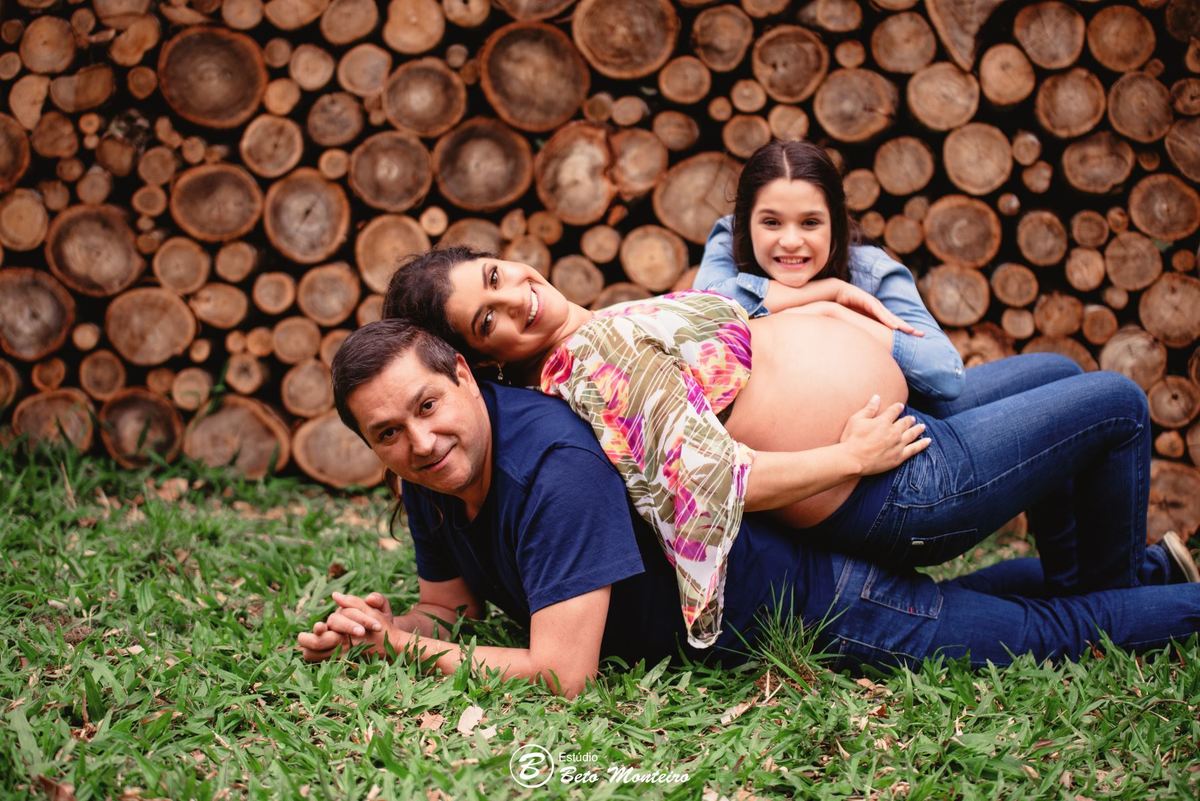 Book Gestante e Familia em Curitiba - Book gestante São José dos Pinhais - Book de gestante lifestyle - Fotos ao ar livre - Grávida - Gestação - Estúdio Beto Monteiro - Chácara Ienkot - Luciana- Isabela - Luiza - André