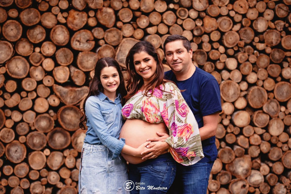 Book Gestante e Familia em Curitiba - Book gestante São José dos Pinhais - Book de gestante lifestyle - Fotos ao ar livre - Grávida - Gestação - Estúdio Beto Monteiro - Chácara Ienkot - Luciana- Isabela - Luiza - André