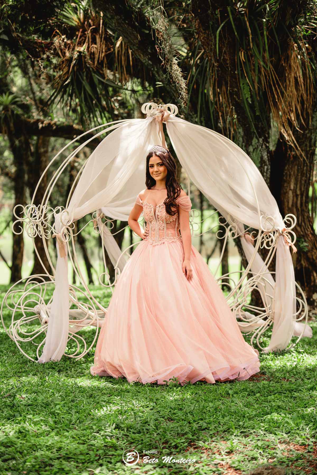 Aniversário de 15 anos - Foto e Filmagem - Debutante - Estúdio Beto Monteiro - Curitiba - fotografo de 15 anos - sessao de fotos - book de fotos - book de 15 anos - fotografo - isabella bozza - bella - bozza - chacara ienkot - vestido - roze bozza