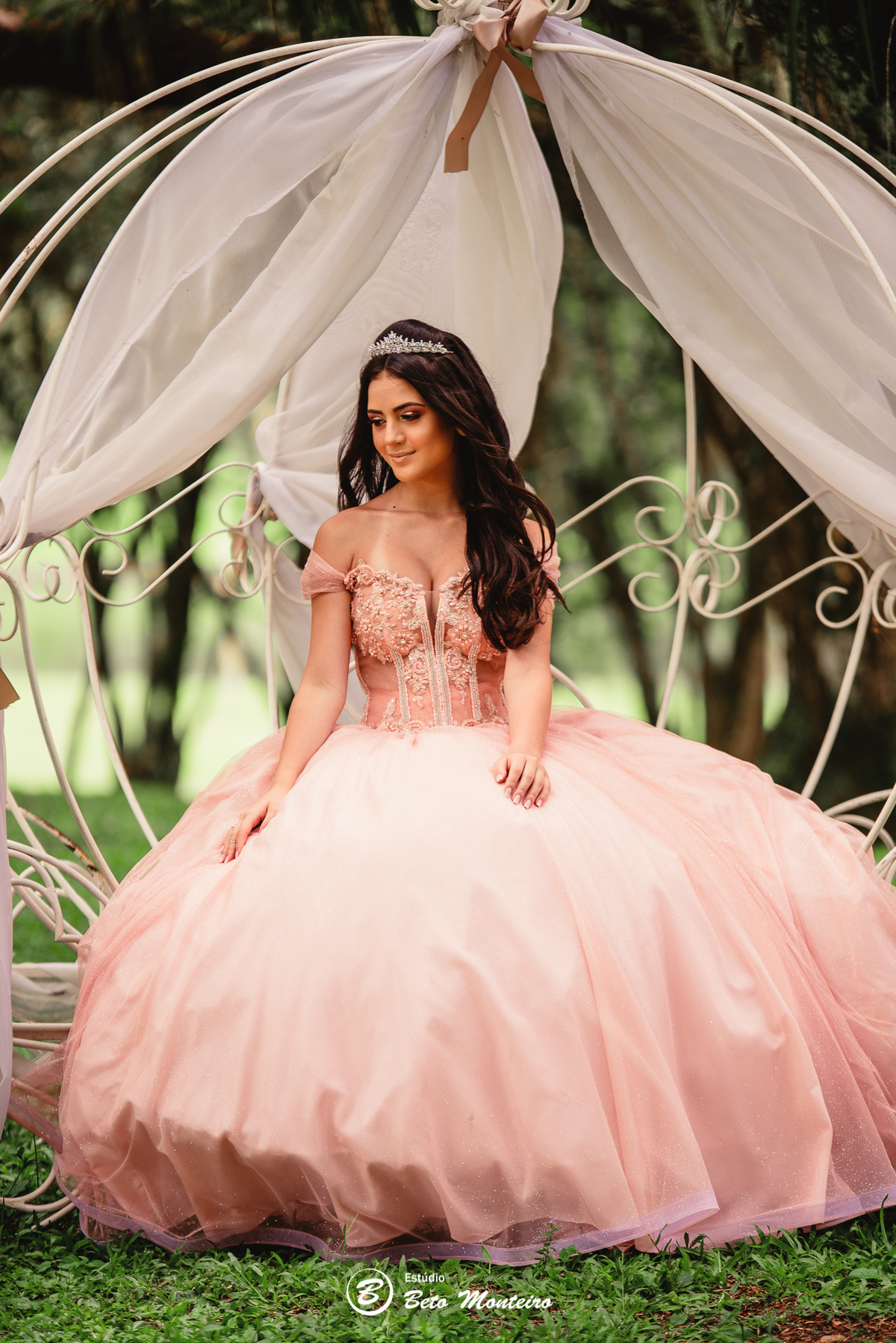 Aniversário de 15 anos - Foto e Filmagem - Debutante - Estúdio Beto Monteiro - Curitiba - fotografo de 15 anos - sessao de fotos - book de fotos - book de 15 anos - fotografo - isabella bozza - bella - bozza - chacara ienkot - vestido - roze bozza
