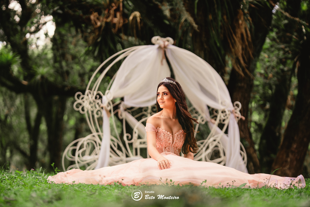 Aniversário de 15 anos - Foto e Filmagem - Debutante - Estúdio Beto Monteiro - Curitiba - fotografo de 15 anos - sessao de fotos - book de fotos - book de 15 anos - fotografo - isabella bozza - bella - bozza - chacara ienkot - vestido - roze bozza