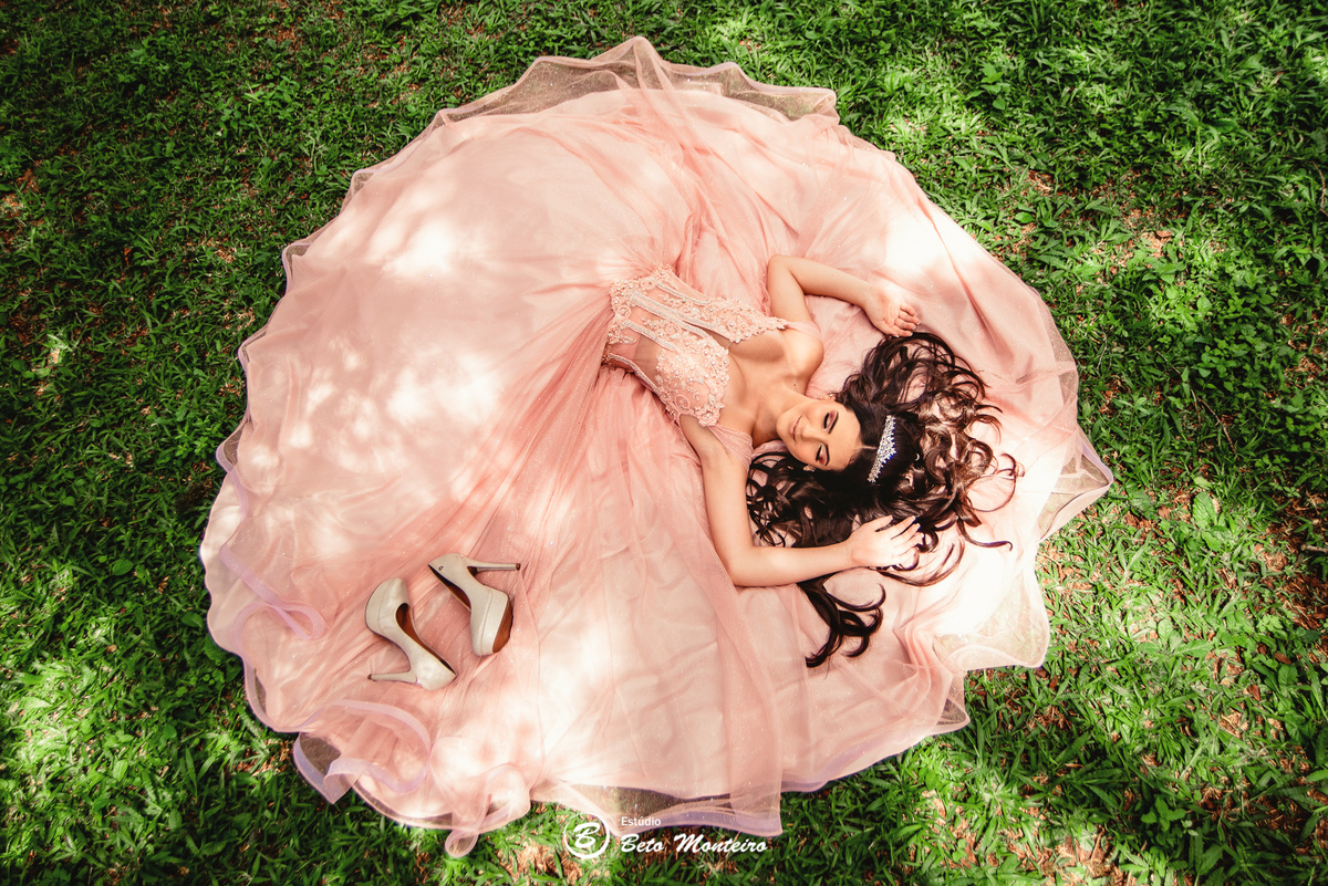 Aniversário de 15 anos - Foto e Filmagem - Debutante - Estúdio Beto Monteiro - Curitiba - fotografo de 15 anos - sessao de fotos - book de fotos - book de 15 anos - fotografo - isabella bozza - bella - bozza - chacara ienkot - vestido - roze bozza