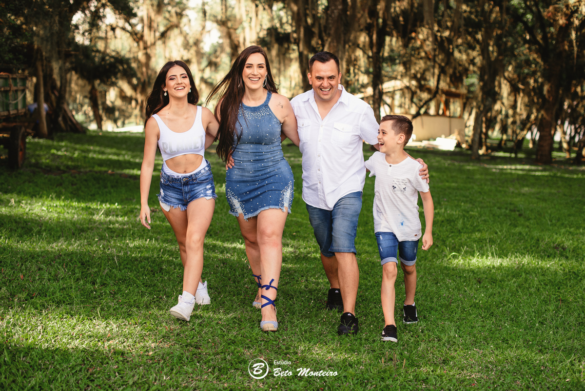 Aniversário de 15 anos - Foto e Filmagem - Debutante - Estúdio Beto Monteiro - Curitiba - fotografo de 15 anos - sessao de fotos - book de fotos - book de 15 anos - fotografo - isabella bozza - bella - bozza - chacara ienkot - vestido - roze bozza