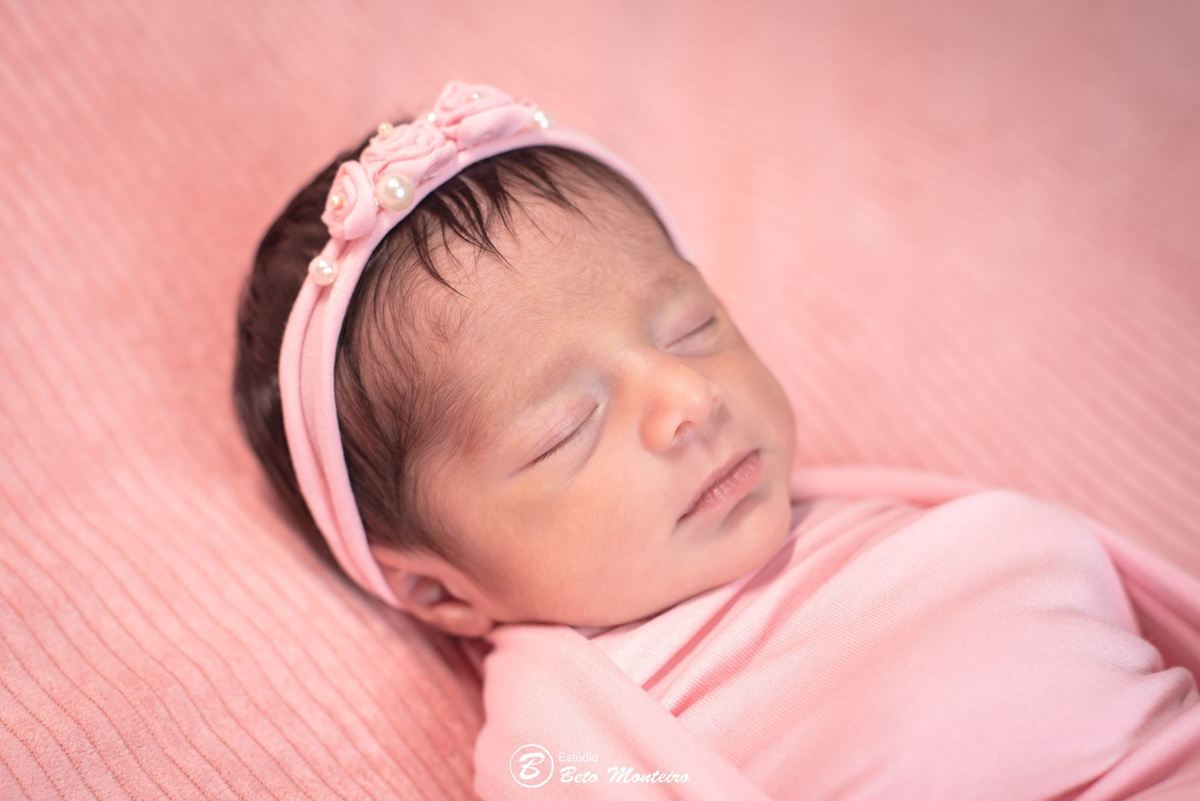 Newborn - newborn gêmeas - newborn menina - new born - Book fotográfico NewBorn - Book de fotos - Book NewBorn - Book de Recem Nascido - Book de Bebê - Estúdio Beto Monteiro - Curitiba