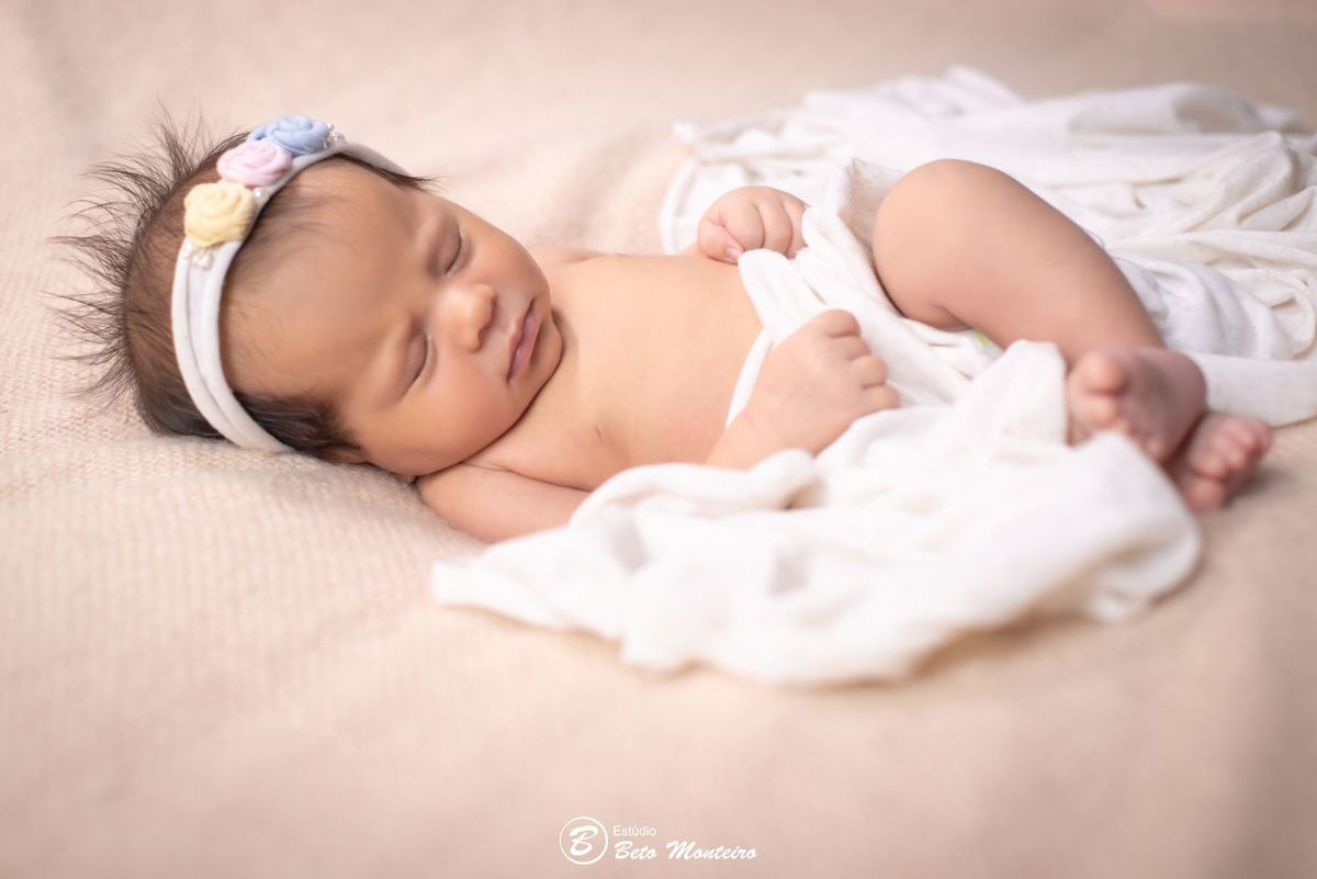 Newborn - newborn menina - new born - Book fotográfico NewBorn - Book de fotos - Book NewBorn - Book de Recem Nascido - Book de Bebê - Estúdio Beto Monteiro - Curitiba