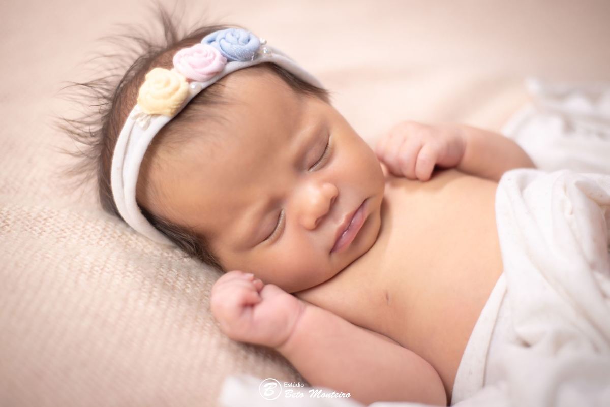 Newborn - newborn menina - new born - Book fotográfico NewBorn - Book de fotos - Book NewBorn - Book de Recem Nascido - Book de Bebê - Estúdio Beto Monteiro - Curitiba