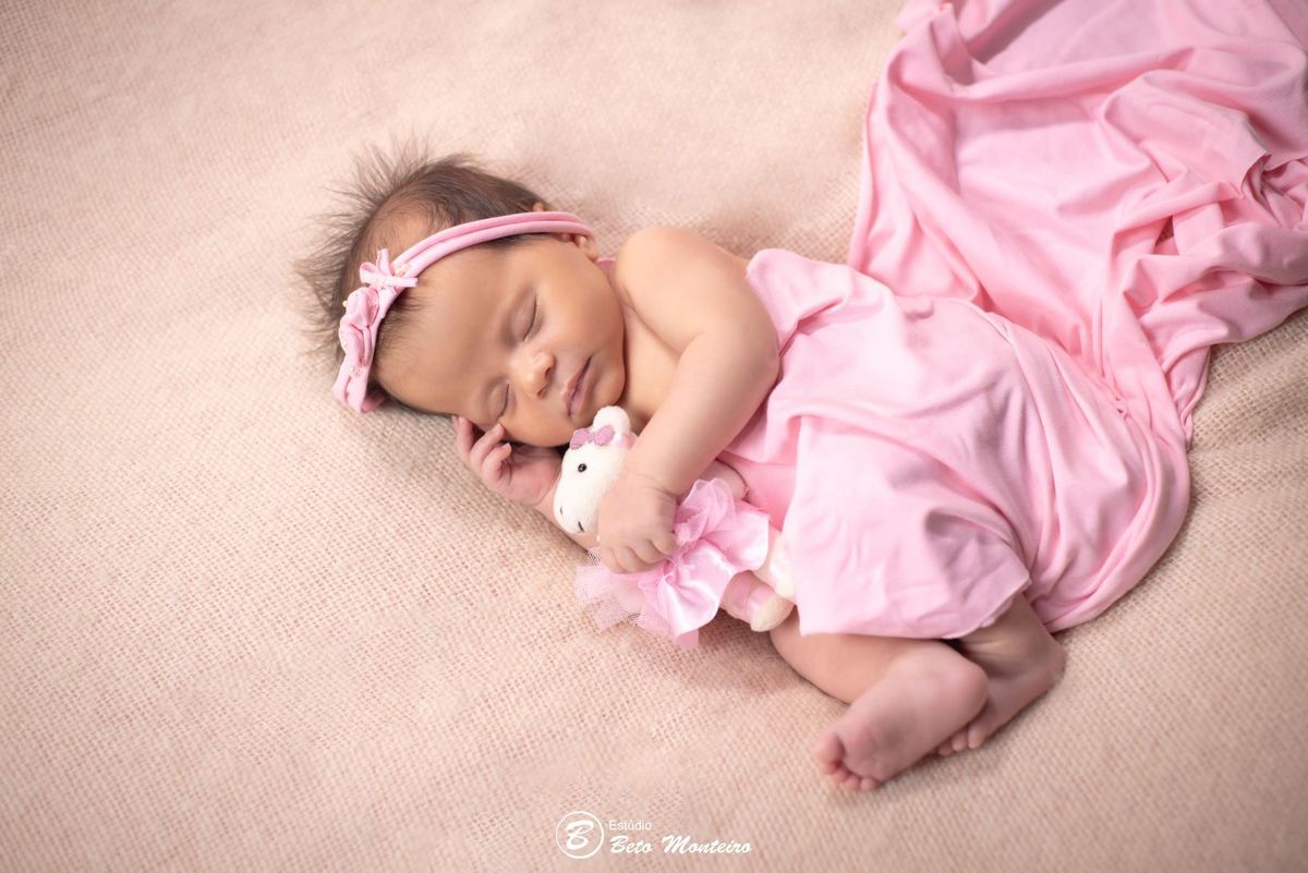Newborn - newborn menina - new born - Book fotográfico NewBorn - Book de fotos - Book NewBorn - Book de Recem Nascido - Book de Bebê - Estúdio Beto Monteiro - Curitiba