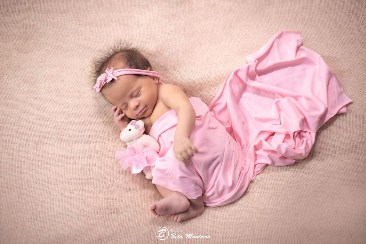 Newborn - newborn menina - new born - Book fotográfico NewBorn - Book de fotos - Book NewBorn - Book de Recem Nascido - Book de Bebê - Estúdio Beto Monteiro - Curitiba