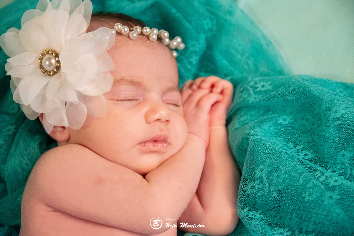 Newborn - newborn menina - new born - Book fotográfico NewBorn - Book de fotos - Book NewBorn - Book de Recem Nascido - Book de Bebê - Estúdio Beto Monteiro - Curitiba