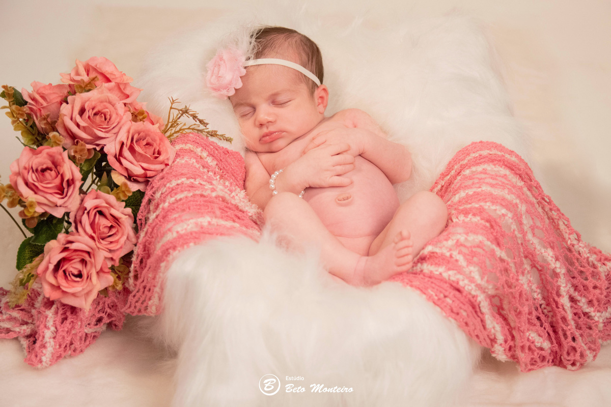 Newborn - newborn menina - new born - Book fotográfico NewBorn - Book de fotos - Book NewBorn - Book de Recem Nascido - Book de Bebê - Estúdio Beto Monteiro - Curitiba