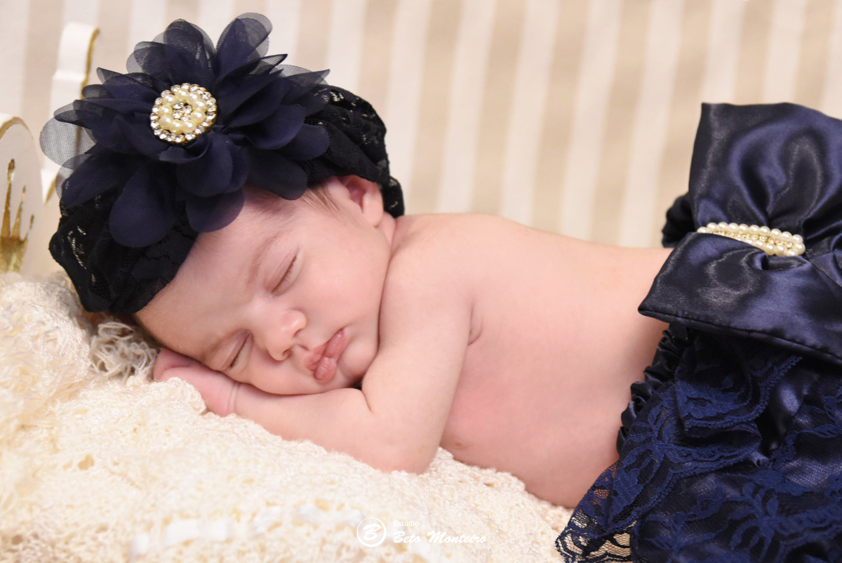 Newborn - newborn menina - new born - Book fotográfico NewBorn - Book de fotos - Book NewBorn - Book de Recem Nascido - Book de Bebê - Estúdio Beto Monteiro - Curitiba