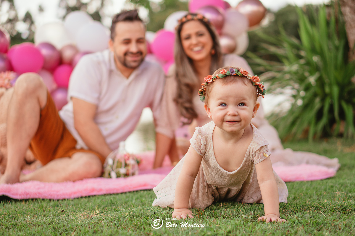 Book fotográfico Infantil - Book de fotos - Book de Criança - Book de Bebê - Book Menina - Book Menino - Book 1 ano - Estúdio Beto Monteiro - Curitiba - smash the cake - Sarah - ursinho rosa - chácara sentinela - smash the cake externo