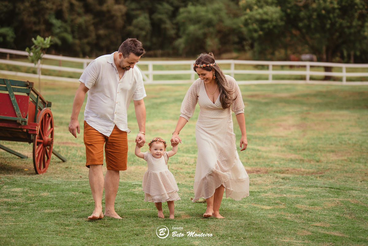 Book fotográfico Infantil - Book de fotos - Book de Criança - Book de Bebê - Book Menina - Book Menino - Book 1 ano - Estúdio Beto Monteiro - Curitiba - smash the cake - Sarah - ursinho rosa - chácara sentinela - smash the cake externo
