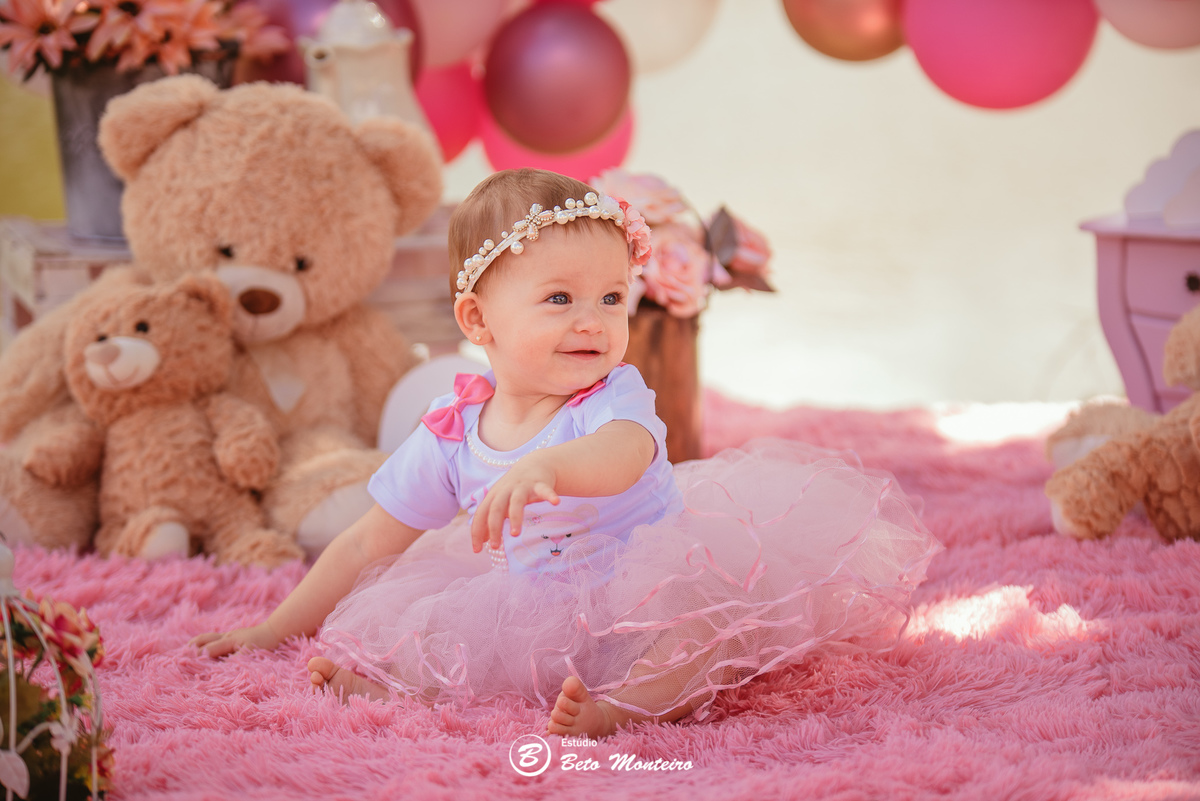 Book fotográfico Infantil - Book de fotos - Book de Criança - Book de Bebê - Book Menina - Book Menino - Book 1 ano - Estúdio Beto Monteiro - Curitiba - smash the cake - Sarah - ursinho rosa - chácara sentinela - smash the cake externo