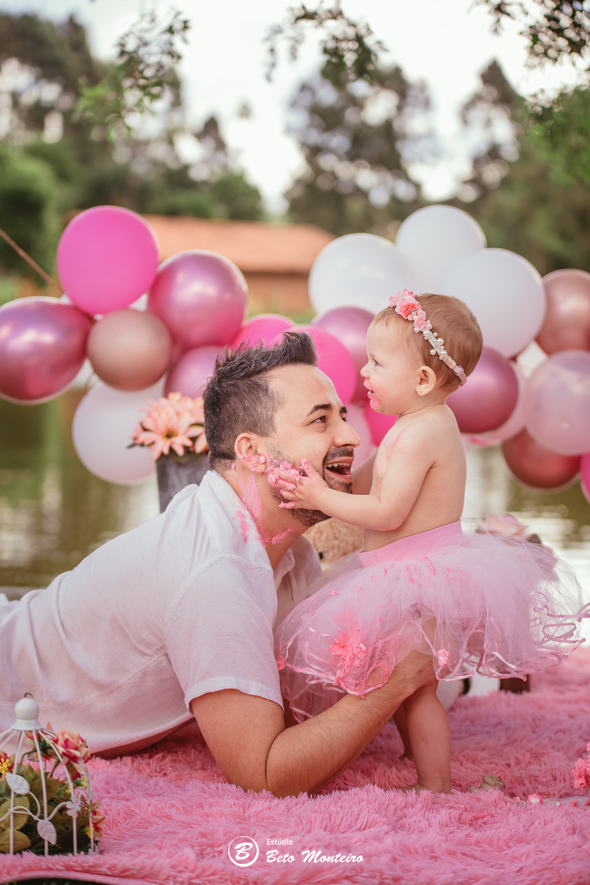 Book fotográfico Infantil - Book de fotos - Book de Criança - Book de Bebê - Book Menina - Book Menino - Book 1 ano - Estúdio Beto Monteiro - Curitiba - smash the cake - Sarah - ursinho rosa - chácara sentinela - smash the cake externo