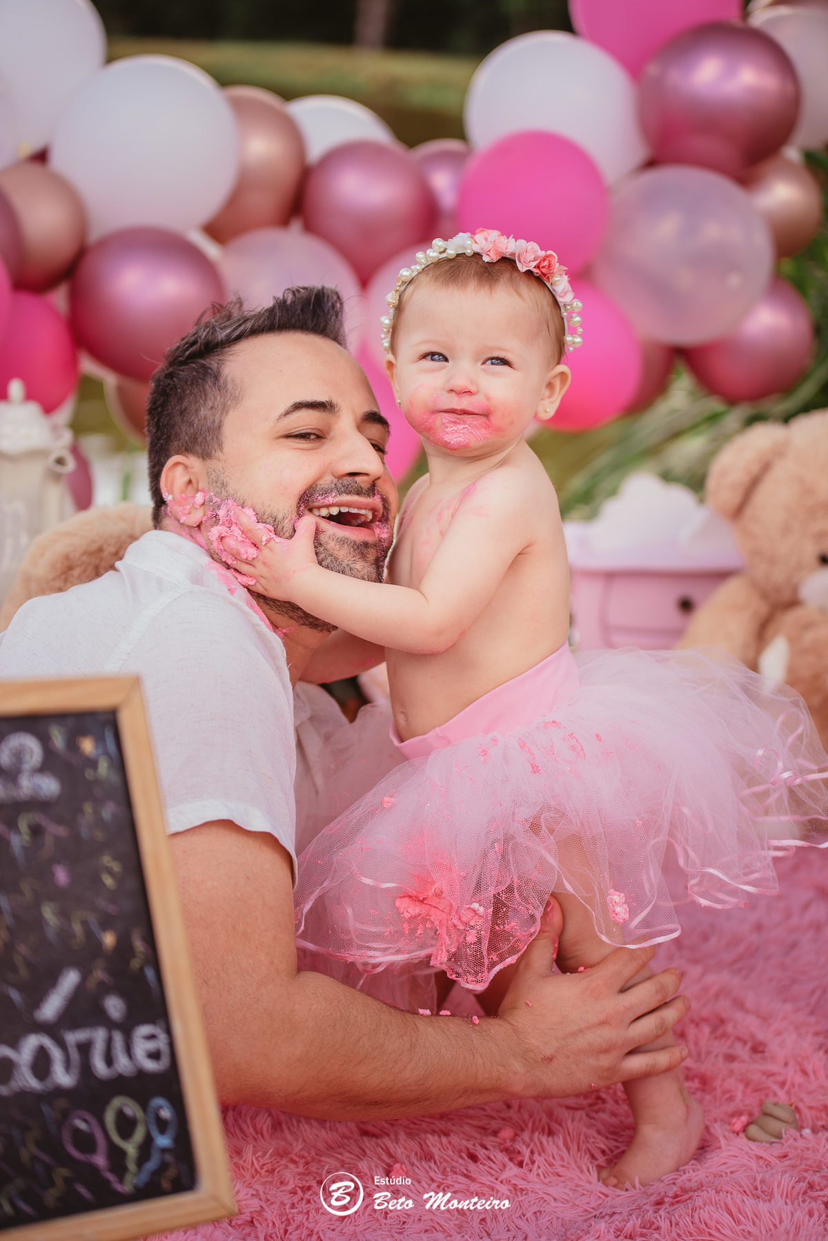 Book fotográfico Infantil - Book de fotos - Book de Criança - Book de Bebê - Book Menina - Book Menino - Book 1 ano - Estúdio Beto Monteiro - Curitiba - smash the cake - Sarah - ursinho rosa - chácara sentinela - smash the cake externo