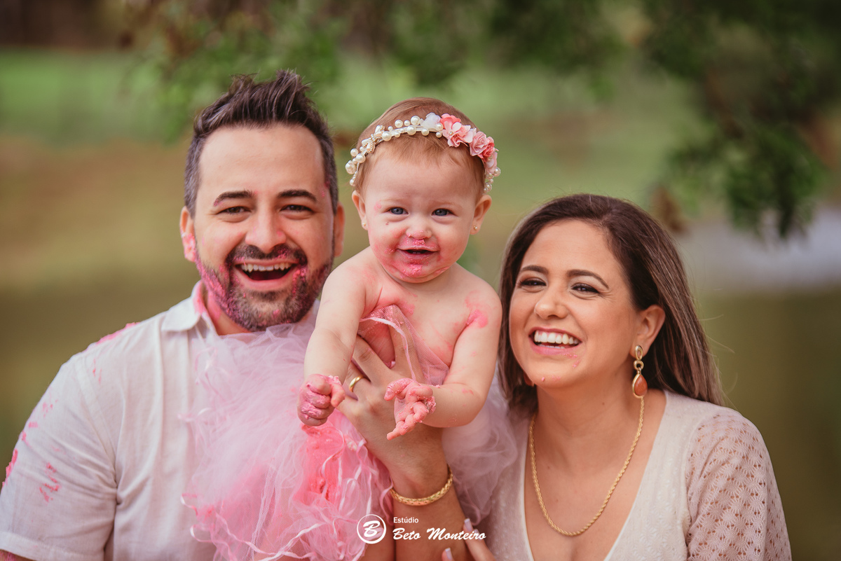 Book fotográfico Infantil - Book de fotos - Book de Criança - Book de Bebê - Book Menina - Book Menino - Book 1 ano - Estúdio Beto Monteiro - Curitiba - smash the cake - Sarah - ursinho rosa - chácara sentinela - smash the cake externo