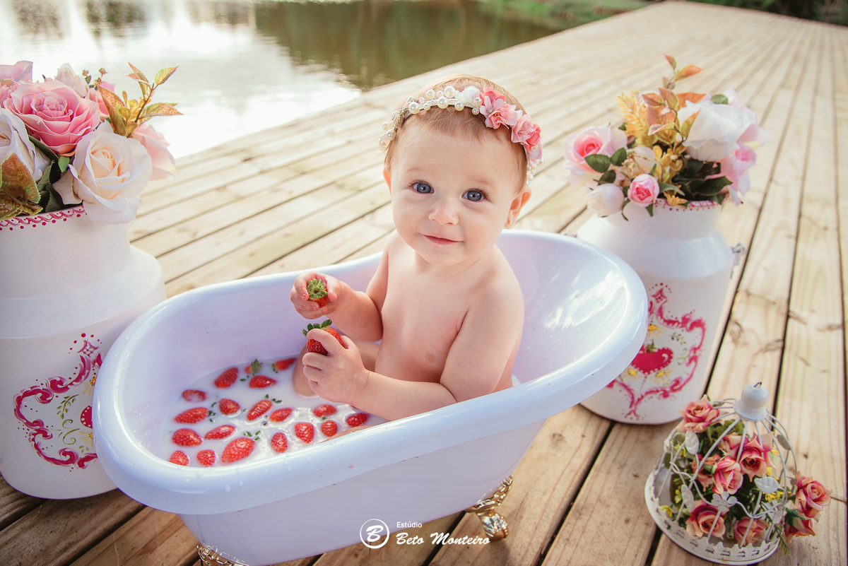 Book fotográfico Infantil - Book de fotos - Book de Criança - Book de Bebê - Book Menina - Book Menino - Book 1 ano - Estúdio Beto Monteiro - Curitiba - smash the cake - Sarah - ursinho rosa - chácara sentinela - smash the cake externo