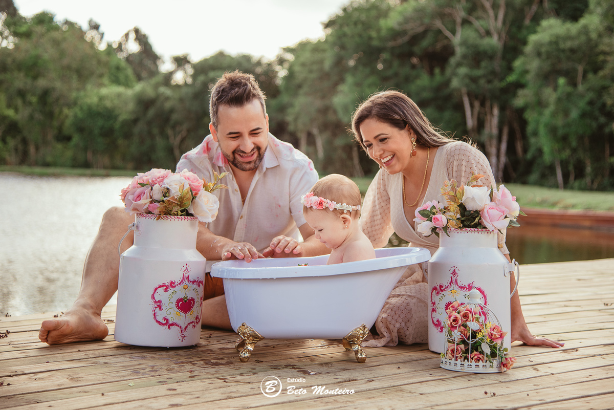 Book fotográfico Infantil - Book de fotos - Book de Criança - Book de Bebê - Book Menina - Book Menino - Book 1 ano - Estúdio Beto Monteiro - Curitiba - smash the cake - Sarah - ursinho rosa - chácara sentinela - smash the cake externo