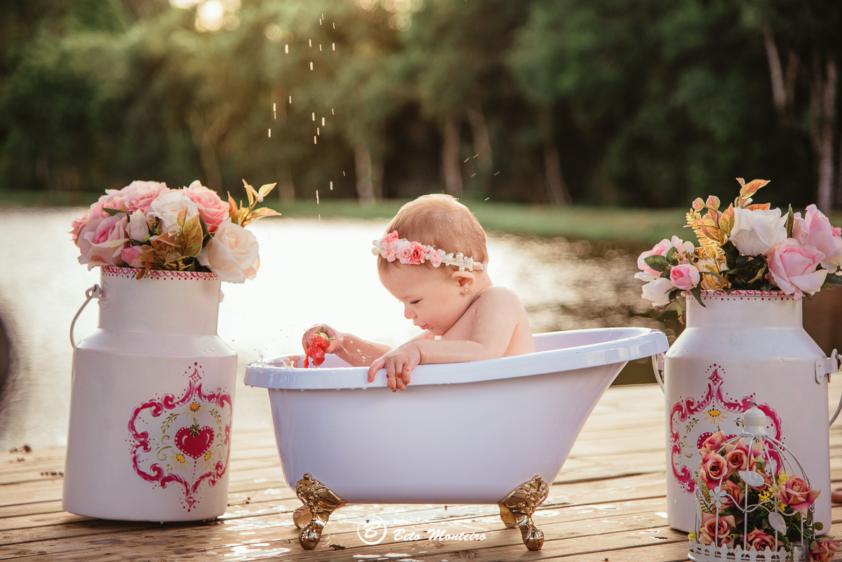Book fotográfico Infantil - Book de fotos - Book de Criança - Book de Bebê - Book Menina - Book Menino - Book 1 ano - Estúdio Beto Monteiro - Curitiba - smash the cake - Sarah - ursinho rosa - chácara sentinela - smash the cake externo