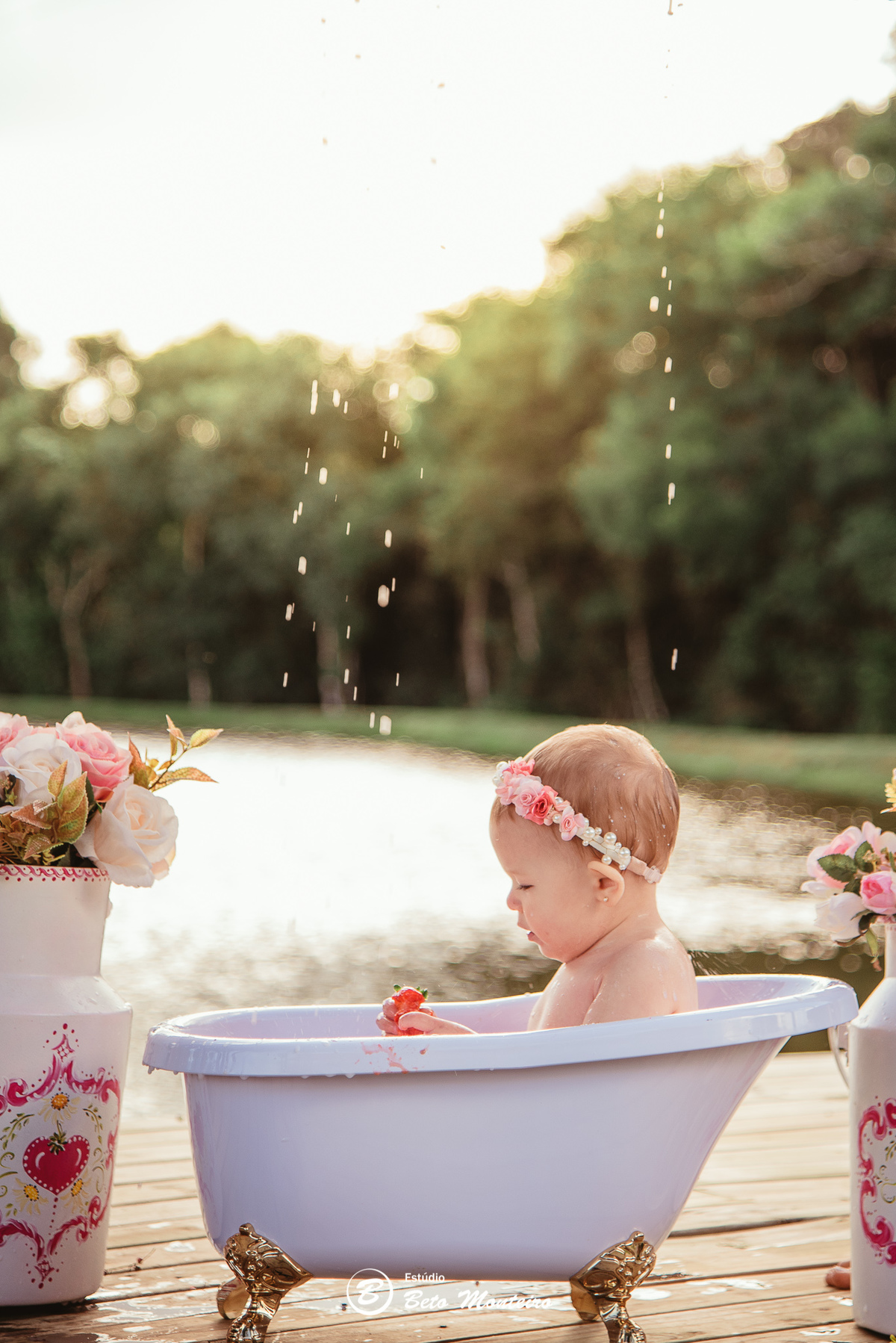 Book fotográfico Infantil - Book de fotos - Book de Criança - Book de Bebê - Book Menina - Book Menino - Book 1 ano - Estúdio Beto Monteiro - Curitiba - smash the cake - Sarah - ursinho rosa - chácara sentinela - smash the cake externo